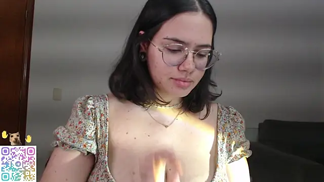 crystalll room online show from June 28, 2:06 am
