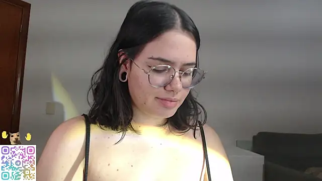 crystalll room online show from July 1, 3:19 am