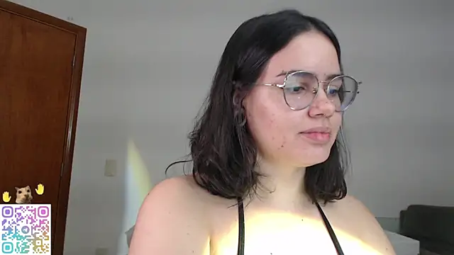 crystalll room online show from July 4, 1:01 am