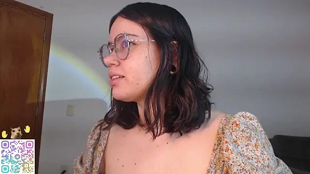 crystalll room online show from July 16, 2:28 am