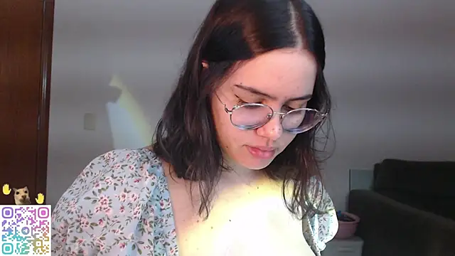 crystalll room online show from July 23, 2:09 am