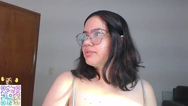 crystalll room online show from July 27, 2:40 am