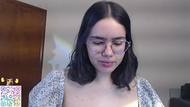 crystalll room online show from July 30, 1:37 am
