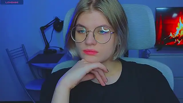 Snapshot of _JessieVibes chatting on February 10, 3:53 pm JessieVibes online show from February 10, 3:53 pm