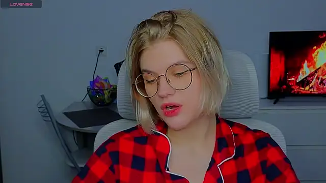 Snapshot of _JessieVibes chatting on February 13, 4:39 pm JessieVibes online show from February 13, 4:39 pm