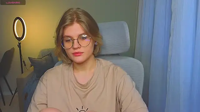 Snapshot of _JessieVibes chatting on March 10, 3:41 pm JessieVibes online show from March 10, 3:41 pm