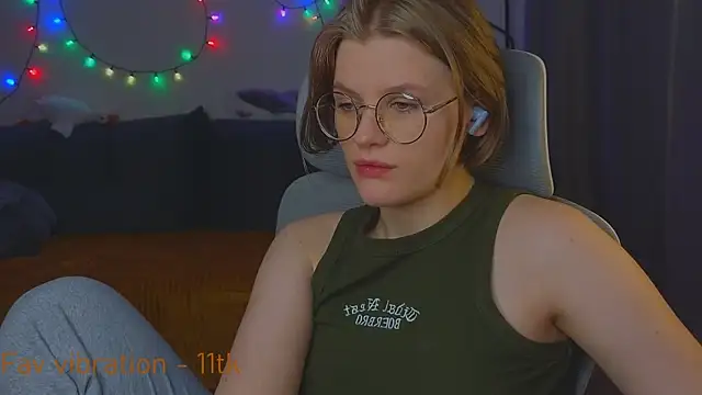 Snapshot of _JessieVibes chatting on October 25, 2:46 pm JessieVibes online show from October 25, 2:46 pm