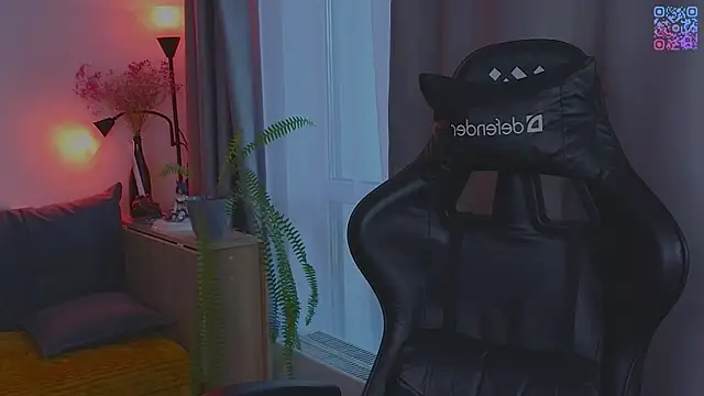  JessieVibes online show from April 28, 2:11 pm