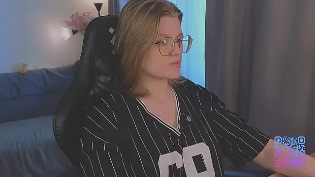  JessieVibes online show from June 20, 1:47 pm