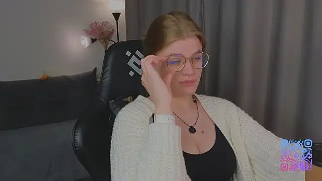  JessieVibes online show from June 23, 2:37 pm