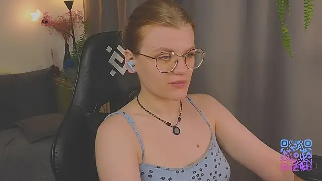  JessieVibes online show from June 28, 1:39 pm