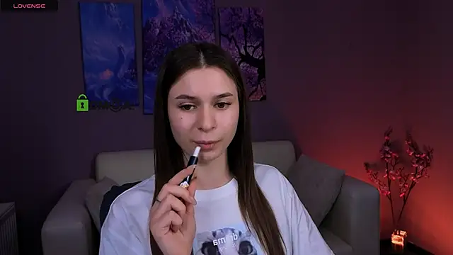 Snapshot of flora_ri chatting on December 19, 9:33 pm flora ri online show from December 19, 9:33 pm