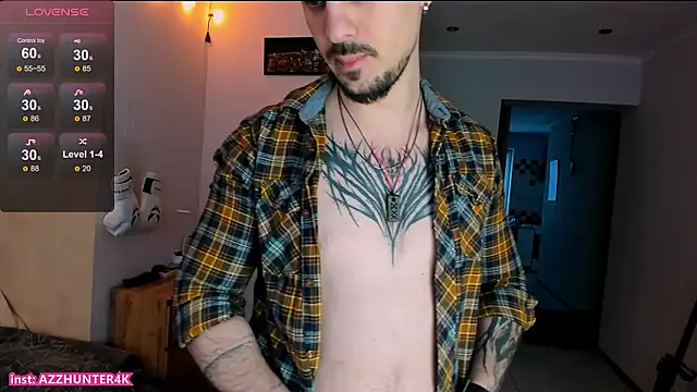 Snapshot of AssHunter4k chatting on February 17, 6:32 am AssHunter4k online show from February 17, 6:32 am