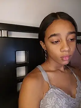 Zoe Sweett18 online show from June 5, 6:46 pm