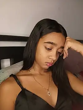 Zoe Sweett18 online show from July 10, 12:30 pm