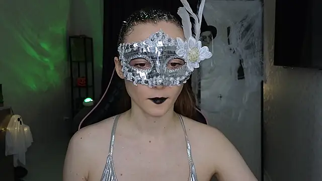 Snapshot of Sweeet_Lilit chatting on October 28, 10:45 pm Sweeet Lilit online show from October 28, 10:45 pm