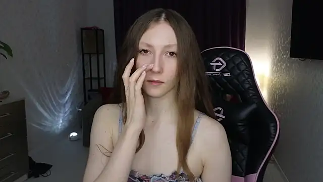 Snapshot of Sweeet_Lilit chatting on December 2, 7:53 pm Sweeet Lilit online show from December 2, 7:53 pm