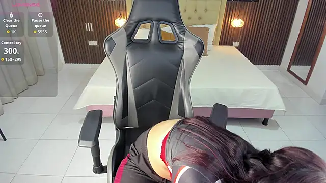 Lolly 18 online show from March 4, 8:15 pm