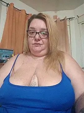 diosacurvy1984 online show from January 18, 8:40 am