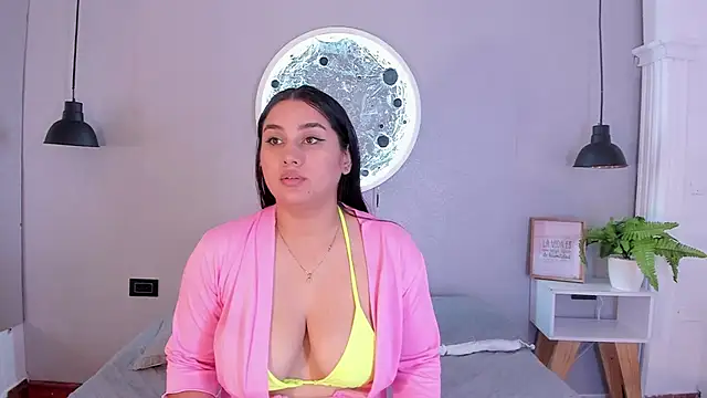 AlexaMora  online show from January 26, 11:17 am