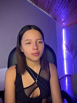 Snapshot of Sofia18_pinkk chatting on April 16, 9:26 pm Sofia18 pinkk online show from April 16, 9:26 pm