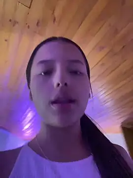 Snapshot of Sofia18_pinkk chatting on May 30, 12:41 am Sofia18 pinkk online show from May 30, 12:41 am