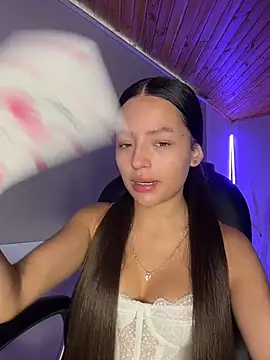 Snapshot of Sofia18_pinkk chatting on June 17, 9:49 pm Sofia18 pinkk online show from June 17, 9:49 pm