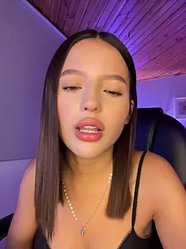 Snapshot of Sofia18_pinkk chatting on July 2, 3:23 am Sofia18 pinkk online show from July 2, 3:23 am