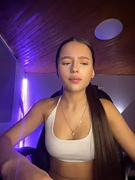 Snapshot of Sofia18_pinkk chatting on July 31, 10:09 pm Sofia18 pinkk online show from July 31, 10:09 pm