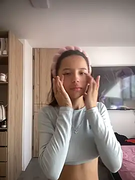 Snapshot of Sofia18_pinkk chatting on August 1, 8:08 pm Sofia18 pinkk online show from August 1, 8:08 pm