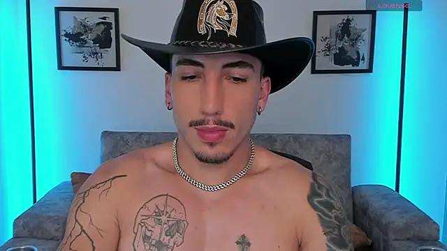 Snapshot of dylanspencer28 chatting on October 15, 10:43 pm dylanspencer28 online show from October 15, 10:43 pm