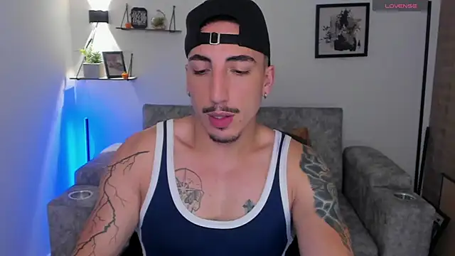 Snapshot of dylanspencer28 chatting on October 20, 11:27 pm dylanspencer28 online show from October 20, 11:27 pm