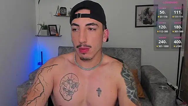 Snapshot of dylanspencer28 chatting on October 30, 2:13 am dylanspencer28 online show from October 30, 2:13 am