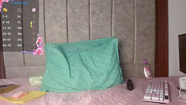 JosieBrown  online show from May 5, 8:17 pm