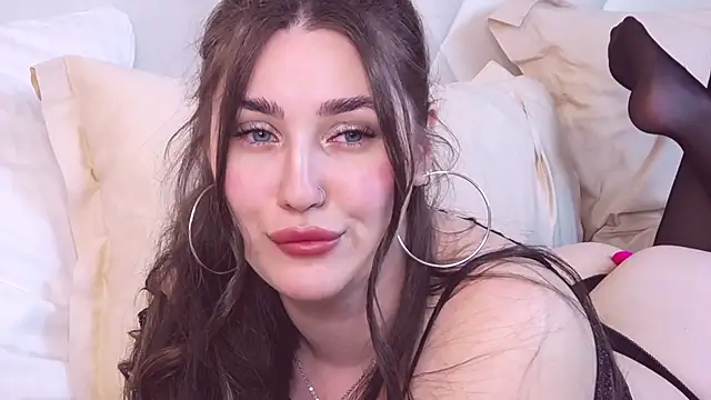 KiraBarlows online show from March 6, 11:31 pm