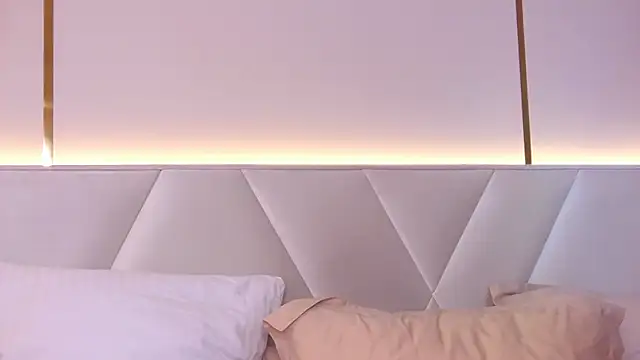 KiraBarlows online show from March 7, 10:32 pm