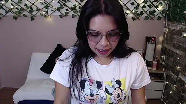 Snapshot of cute_bunny95 chatting on March 11, 1:12 pm cute bunny95 online show from March 11, 1:12 pm
