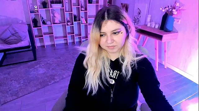 DiaAngell online show from November 9, 7:50 am