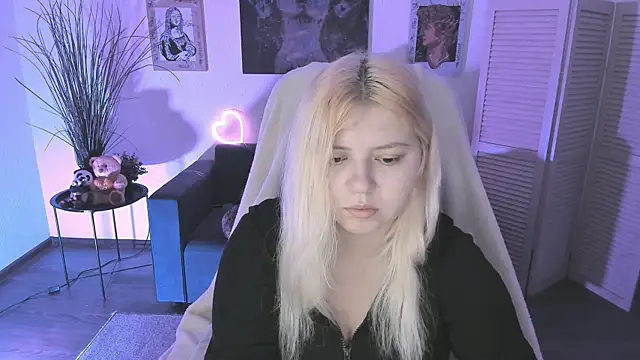 DiaAngell online show from November 29, 8:45 pm