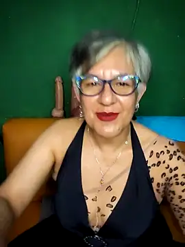 ilonna2025 online show from November 30, 11:42 pm