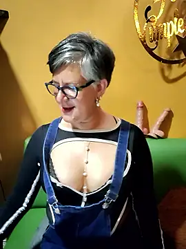 ilonna2025 online show from January 16, 9:52 pm