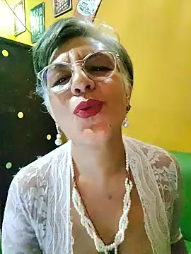 ilonna2025 online show from May 17, 10:28 pm