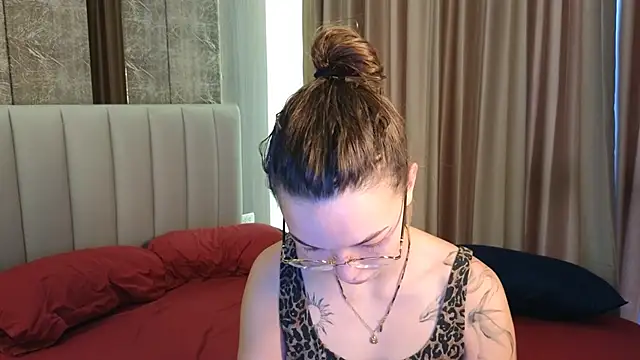 SusannJohnson online show from May 17, 12:08 am
