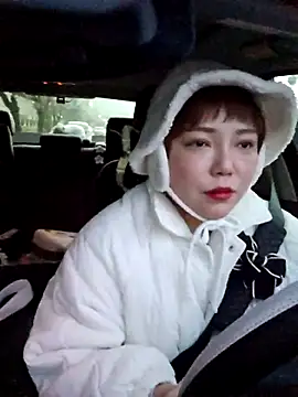 lunahong28 online show from February 12, 9:10 am