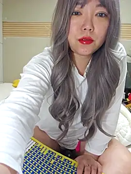 lunahong28 online show from February 18, 1:32 am