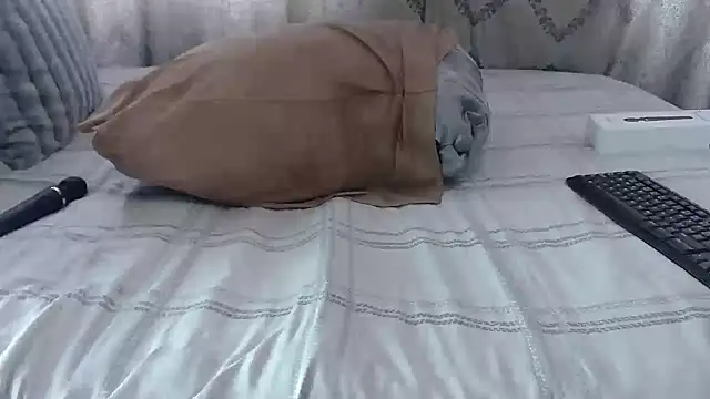 Snapshot of BUBBLYBUNNYxx chatting on October 27, 6:17 am BUBBLYBUNNYxx online show from October 27, 6:17 am