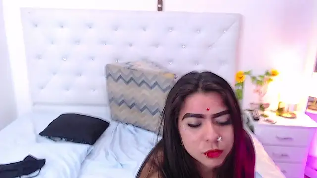 Snapshot of ninanaughty13 chatting on January 29, 8:14 pm ninanaughty13 online show from January 29, 8:14 pm