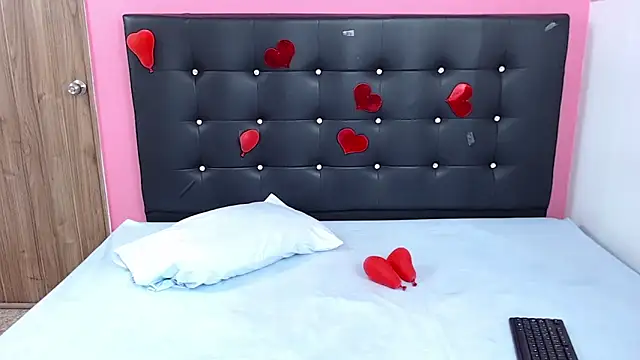 Snapshot of ninanaughty13 chatting on March 5, 1:50 pm ninanaughty13 online show from March 5, 1:50 pm