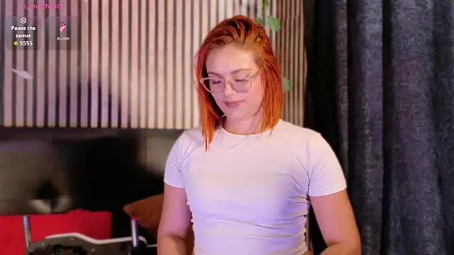 Snapshot of Sophie_new25 chatting on October 4, 1:42 pm Sophie new25 online show from October 4, 1:42 pm