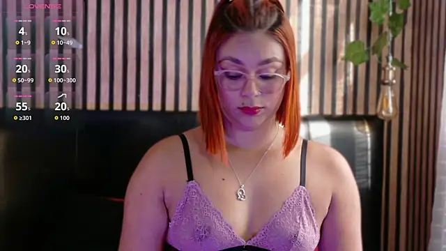 Snapshot of Sophie_new25 chatting on October 21, 12:39 pm Sophie new25 online show from October 21, 12:39 pm